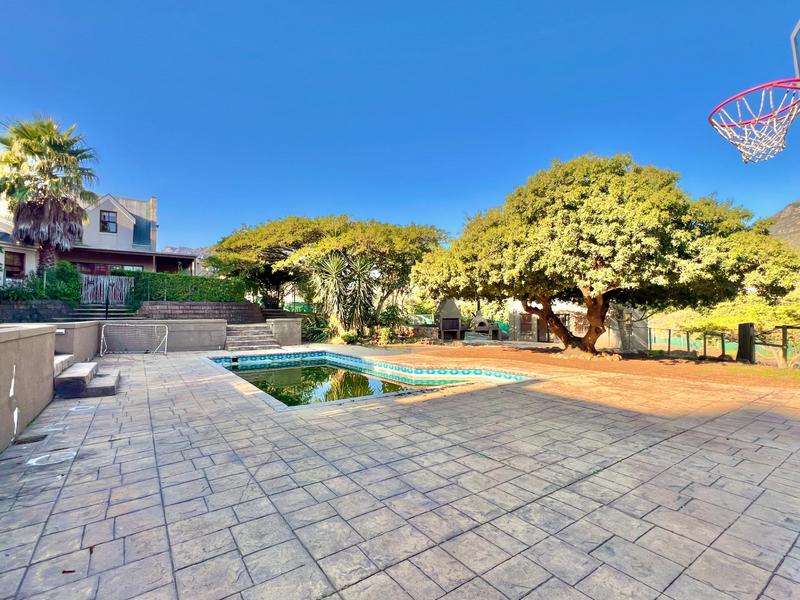 8 Bedroom Property for Sale in Hout Bay Western Cape